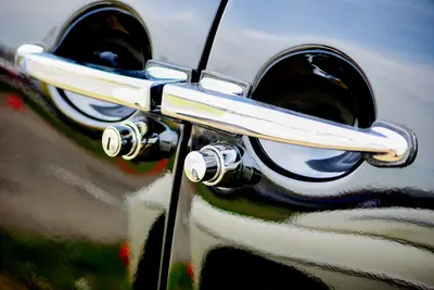 Türgriffe eines BMW 502 von 1952, genannt Barockengel